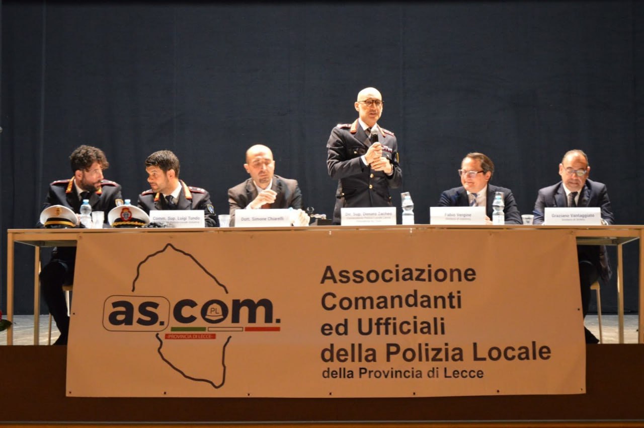 AS.COM - ASSOCIAZIONE DEI COMANDANTI E UFFICIALI DELLA POLIZIA LOCALE ...